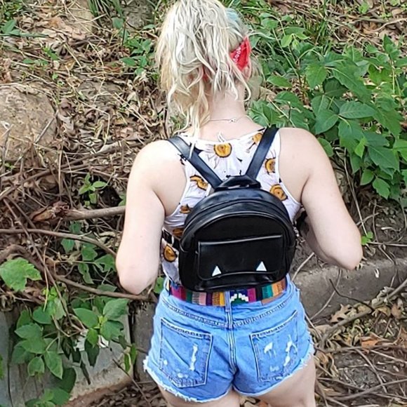 Black faux leather gothic kitty cat backpack - Picture 2 of 8